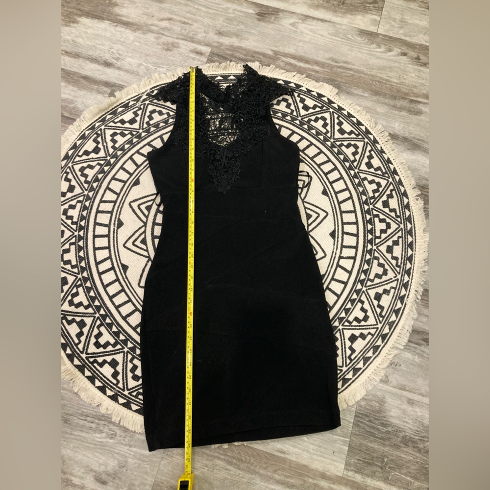 Stunning le chateau black formal dress - Picture 7 of 8